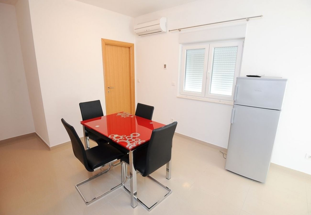 Appartement à Podstrana - Appartement dans Podstrana-Sv.Martin avec vue mer, Balcon, Climatisation, WIFI (5117-3)