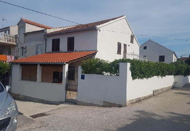 Maison à Milna - Maison de vacances dans Milna avec terrasse, Climatisation, WIFI, Machine à laver (5123-1) Maison à Milna - Maison de vacances dans Milna avec terrasse, Climatisation, WIFI, Machine à laver (5123-1)