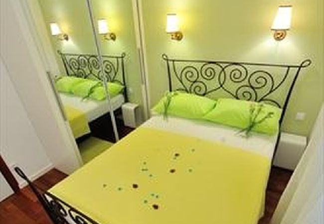 Appartement à Omiš - Appartement dans Omiš avec vue mer, terrasse, Climatisation, WIFI (5129-6) Appartement à Omiš - Appartement dans Omiš avec vue mer, terrasse, Climatisation, WIFI (5129-6)