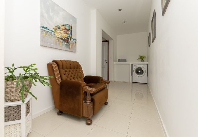 Appartement à Omiš - Appartement dans Omiš avec vue mer, Balcon, Climatisation, WIFI (5129-5) Appartement à Omiš - Appartement dans Omiš avec vue mer, Balcon, Climatisation, WIFI (5129-5)