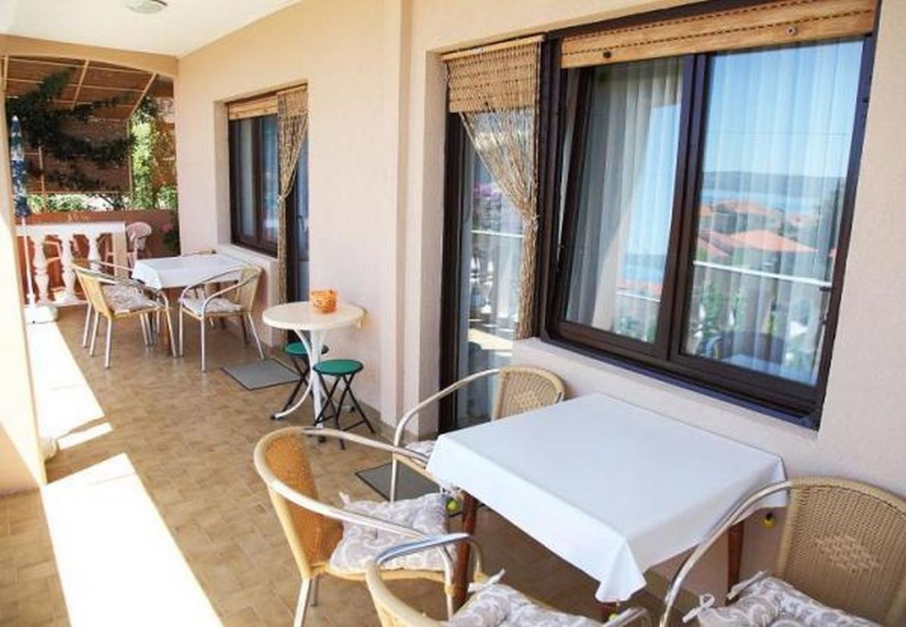 Appartement à Duce - Appartement dans Duće avec vue mer, terrasse, Climatisation, WIFI (5128-2)