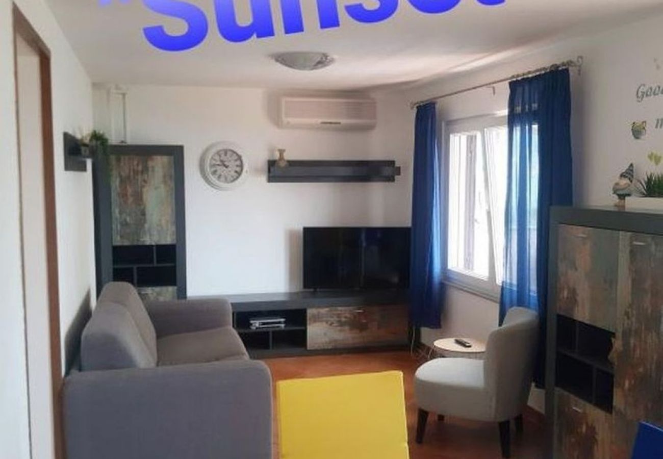 Appartement à Slatine - Appartement dans Slatine avec vue mer, Balcon, Climatisation, WIFI (5130-1)