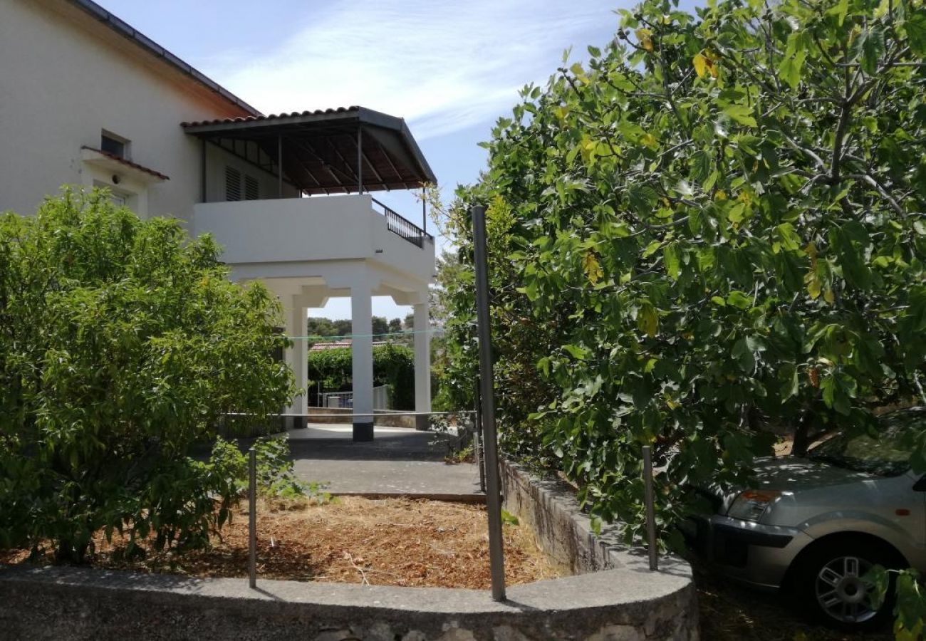 Appartement à Okrug Donji - Appartement dans Okrug Donji avec vue mer, terrasse, Climatisation, WIFI (5136-1)