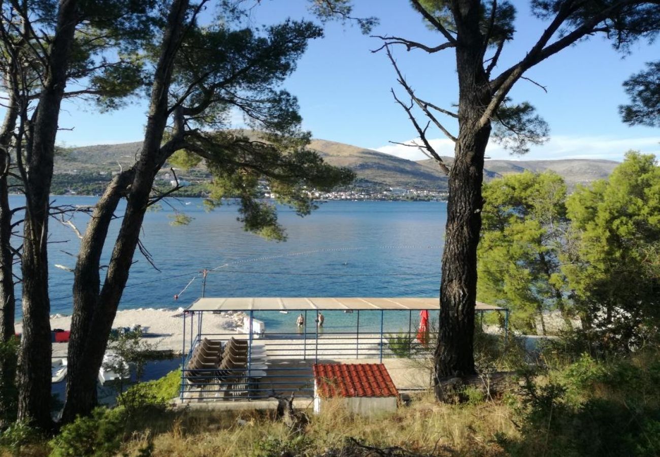 Appartement à Okrug Donji - Appartement dans Okrug Donji avec vue mer, terrasse, Climatisation, WIFI (5136-1)