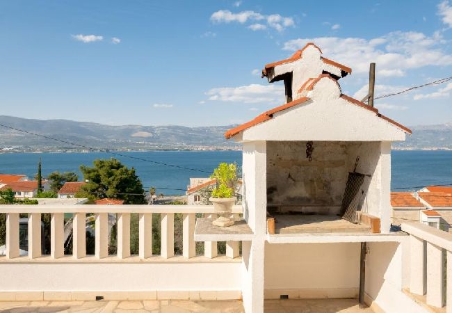 Appartement à Arbanija - Appartement dans Arbanija avec vue mer, Balcon, Climatisation, WIFI (5137-2) Appartement à Arbanija - Appartement dans Arbanija avec vue mer, Balcon, Climatisation, WIFI (5137-2)