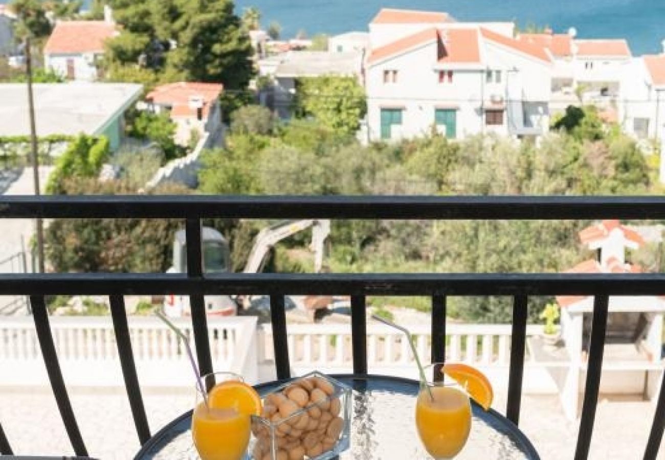 Appartement à Arbanija - Appartement dans Arbanija avec vue mer, Balcon, Climatisation, WIFI (5137-2)