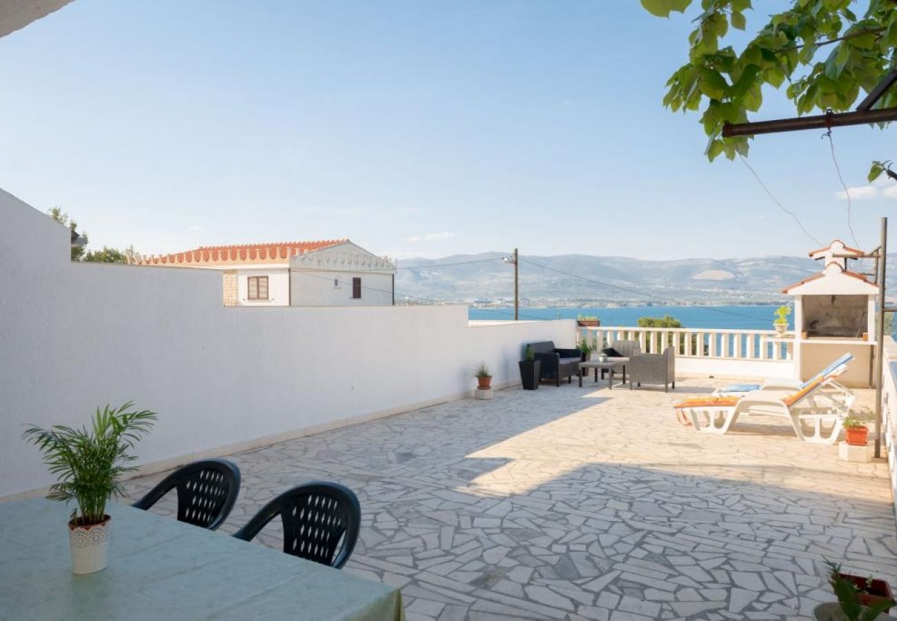 Appartement à Arbanija - Appartement dans Arbanija avec vue mer, Balcon, Climatisation, WIFI (5137-2)