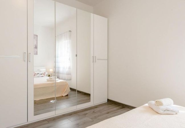 Appartement à Arbanija - Appartement dans Arbanija avec vue mer, Balcon, Climatisation, WIFI (5137-1) Appartement à Arbanija - Appartement dans Arbanija avec vue mer, Balcon, Climatisation, WIFI (5137-1)