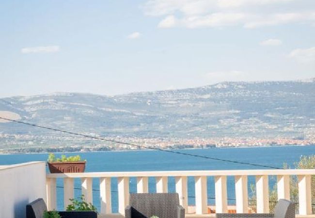 Appartement à Arbanija - Appartement dans Arbanija avec vue mer, Balcon, Climatisation, WIFI (5137-1) Appartement à Arbanija - Appartement dans Arbanija avec vue mer, Balcon, Climatisation, WIFI (5137-1)