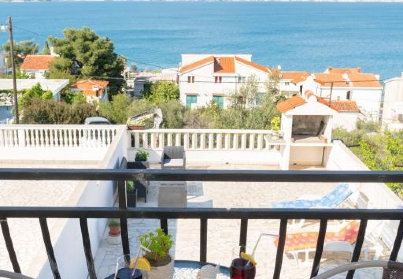 Appartement à Arbanija - Appartement dans Arbanija avec vue mer, Balcon, Climatisation, WIFI (5137-1)