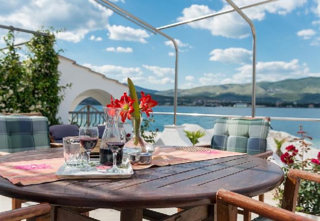 Appartement à Arbanija - Appartement dans Arbanija avec vue mer, terrasse, Climatisation, WIFI (5138-2) Appartement à Arbanija - Appartement dans Arbanija avec vue mer, terrasse, Climatisation, WIFI (5138-2)