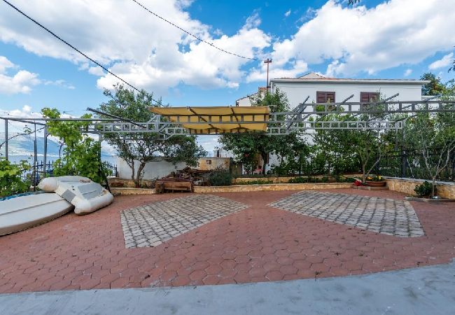 Appartement à Arbanija - Appartement dans Arbanija avec vue mer, terrasse, Climatisation, WIFI (5138-2) Appartement à Arbanija - Appartement dans Arbanija avec vue mer, terrasse, Climatisation, WIFI (5138-2)