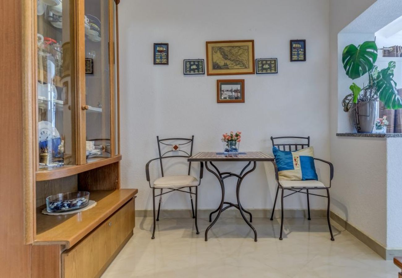 Appartement à Arbanija - Appartement dans Arbanija avec vue mer, terrasse, Climatisation, WIFI (5138-2)