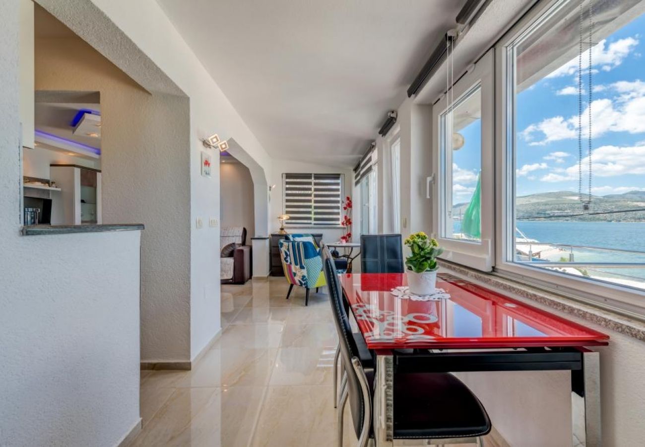 Appartement à Arbanija - Appartement dans Arbanija avec vue mer, Balcon, Climatisation, WIFI (5138-1)