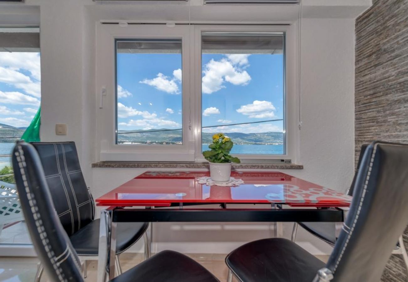 Appartement à Arbanija - Appartement dans Arbanija avec vue mer, Balcon, Climatisation, WIFI (5138-1)