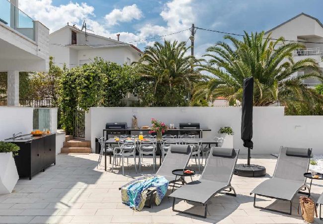 Appartement à Arbanija - Appartement dans Arbanija avec vue mer, terrasse, Climatisation, WIFI (5139-2) Appartement à Arbanija - Appartement dans Arbanija avec vue mer, terrasse, Climatisation, WIFI (5139-2)