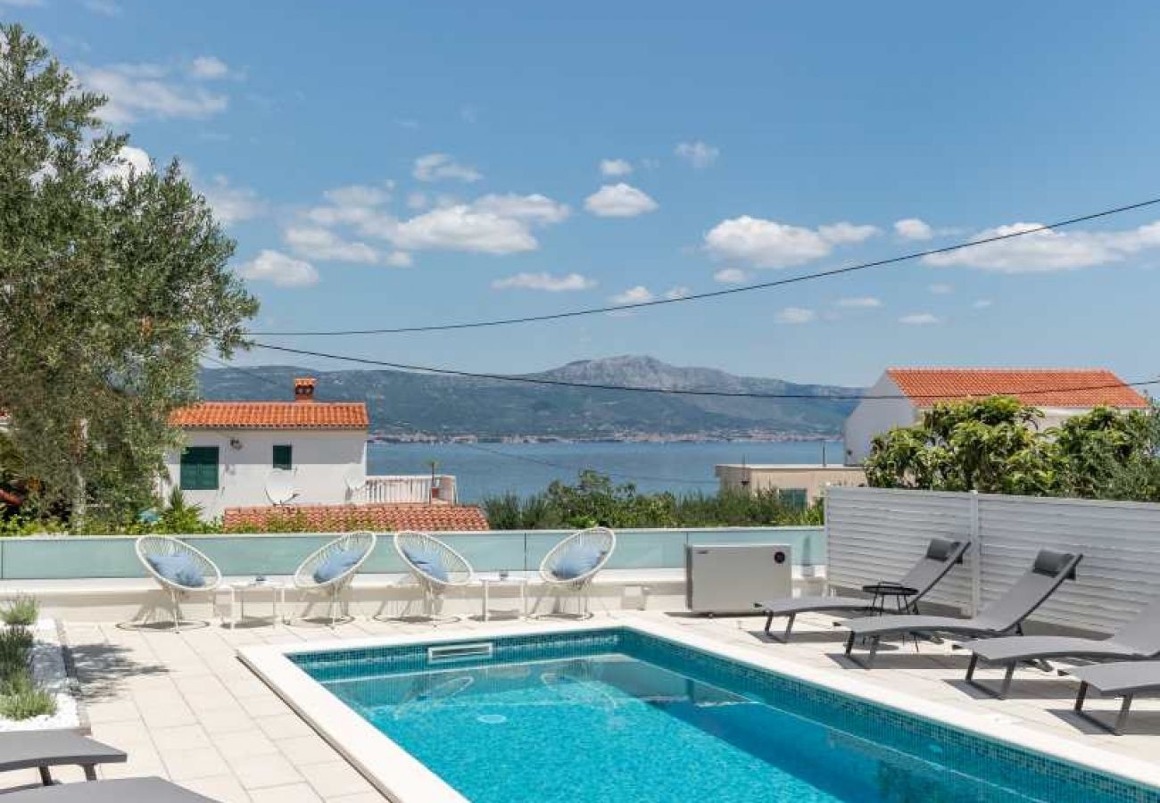 Appartement à Arbanija - Appartement dans Arbanija avec vue mer, terrasse, Climatisation, WIFI (5139-2)