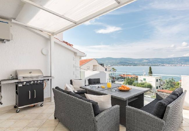 Appartement à Arbanija - Appartement dans Arbanija avec vue mer, terrasse, Climatisation, WIFI (5139-5) Appartement à Arbanija - Appartement dans Arbanija avec vue mer, terrasse, Climatisation, WIFI (5139-5)