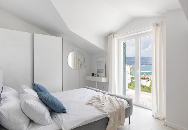 Appartement à Arbanija - Appartement dans Arbanija avec vue mer, terrasse, Climatisation, WIFI (5139-5) Appartement à Arbanija - Appartement dans Arbanija avec vue mer, terrasse, Climatisation, WIFI (5139-5)