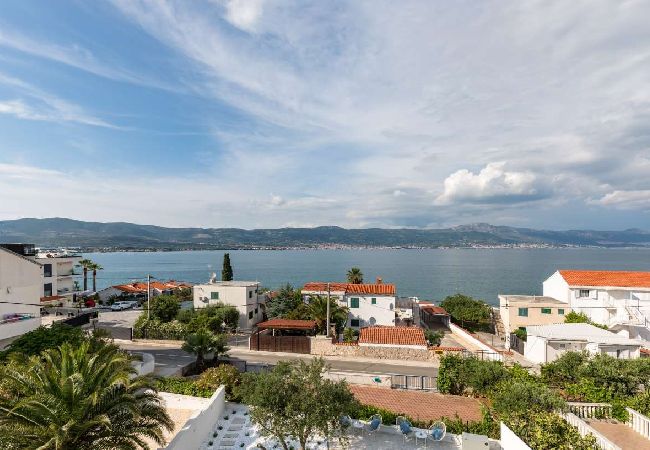 Appartement à Arbanija - Appartement dans Arbanija avec vue mer, terrasse, Climatisation, WIFI (5139-5) Appartement à Arbanija - Appartement dans Arbanija avec vue mer, terrasse, Climatisation, WIFI (5139-5)