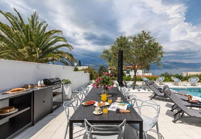 Appartement à Arbanija - Appartement dans Arbanija avec vue mer, terrasse, Climatisation, WIFI (5139-5) Appartement à Arbanija - Appartement dans Arbanija avec vue mer, terrasse, Climatisation, WIFI (5139-5)