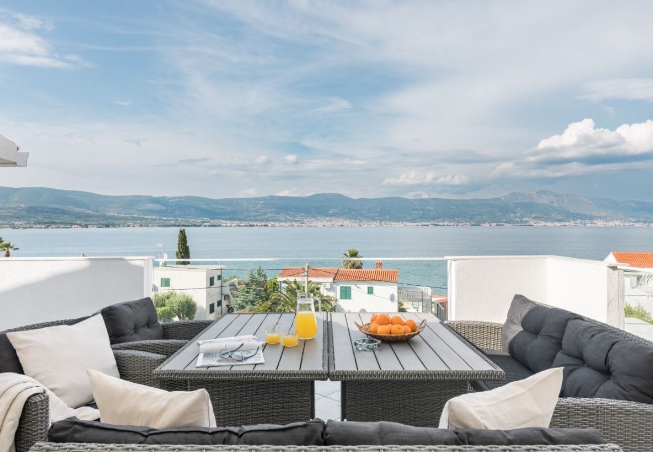 Appartement à Arbanija - Appartement dans Arbanija avec vue mer, terrasse, Climatisation, WIFI (5139-5)