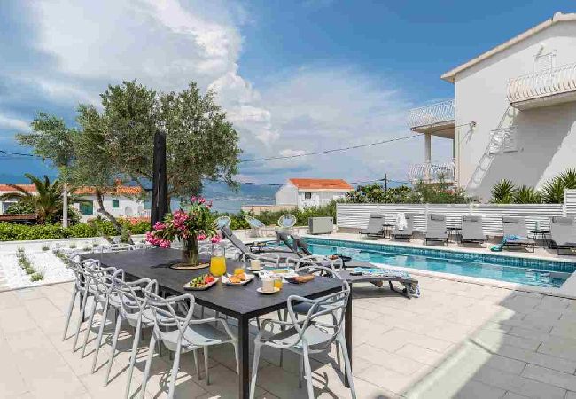 Appartement à Arbanija - Appartement dans Arbanija avec terrasse, Climatisation, WIFI (5139-4) Appartement à Arbanija - Appartement dans Arbanija avec terrasse, Climatisation, WIFI (5139-4)