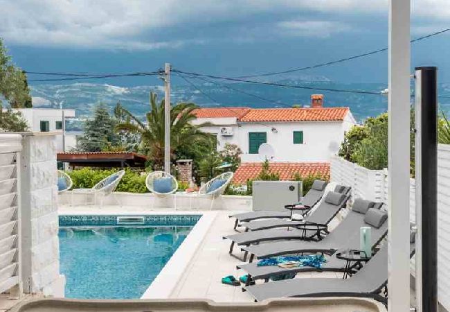 Appartement à Arbanija - Appartement dans Arbanija avec vue mer, terrasse, Climatisation, WIFI (5139-3) Appartement à Arbanija - Appartement dans Arbanija avec vue mer, terrasse, Climatisation, WIFI (5139-3)