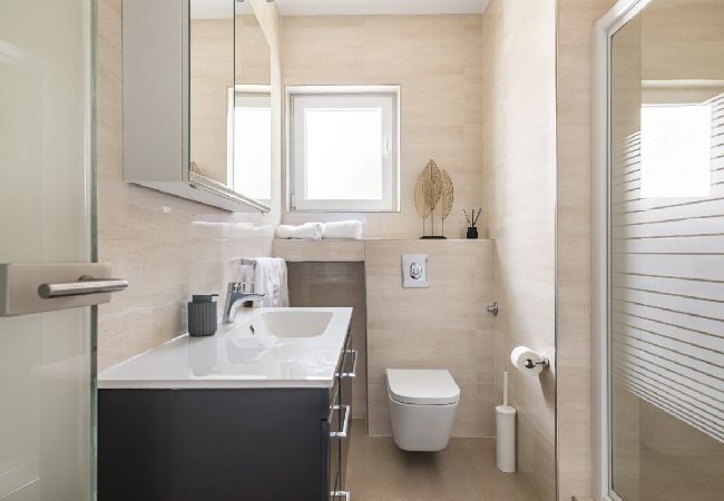 Appartement à Arbanija - Appartement dans Arbanija avec vue mer, terrasse, Climatisation, WIFI (5139-1) Appartement à Arbanija - Appartement dans Arbanija avec vue mer, terrasse, Climatisation, WIFI (5139-1)