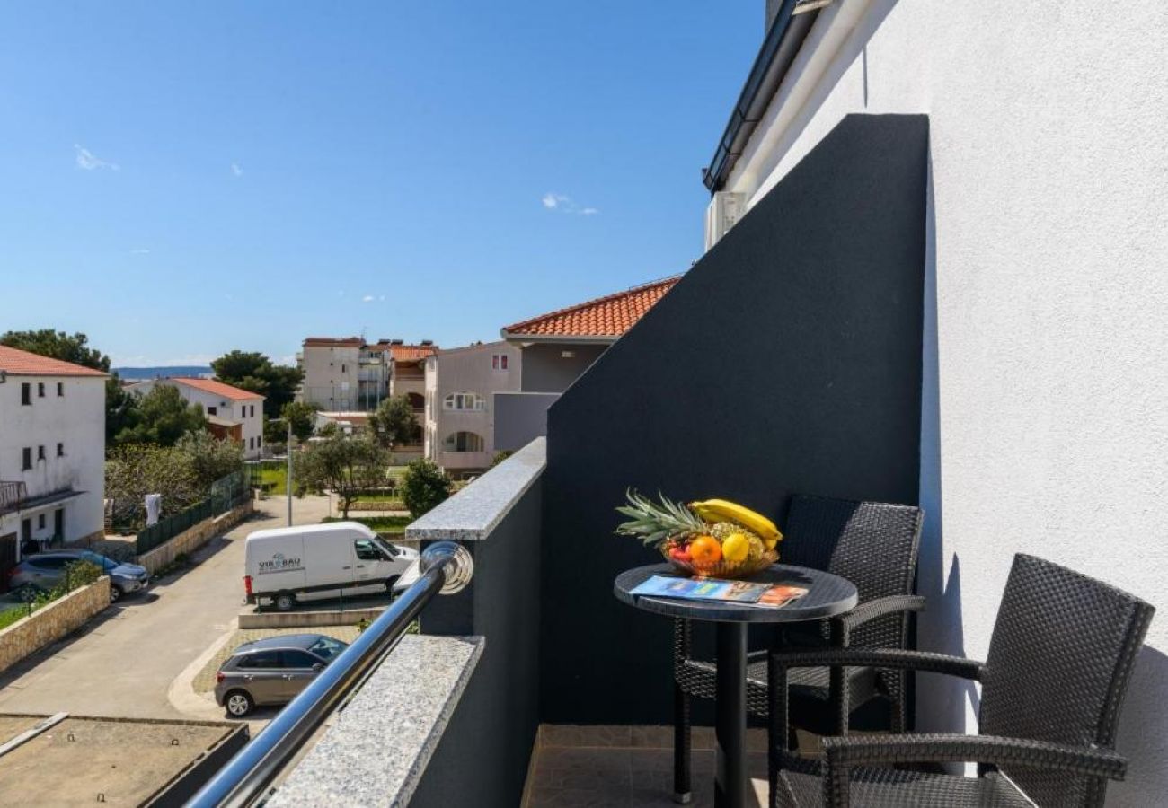 Appartement à Okrug Gornji - Appartement dans Okrug Gornji avec vue mer, Balcon, Climatisation, WIFI (5134-5)