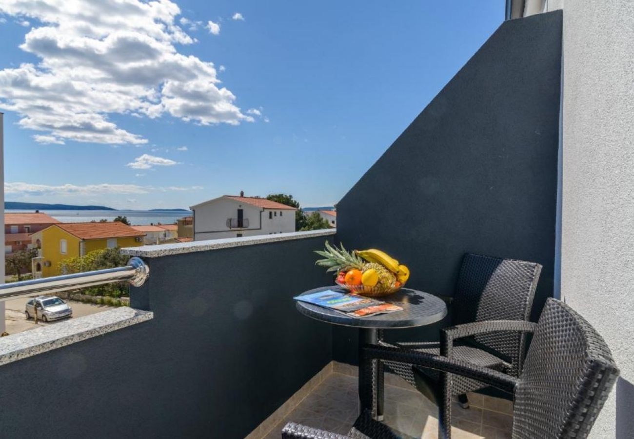 Appartement à Okrug Gornji - Appartement dans Okrug Gornji avec vue mer, Balcon, Climatisation, WIFI (5134-5)