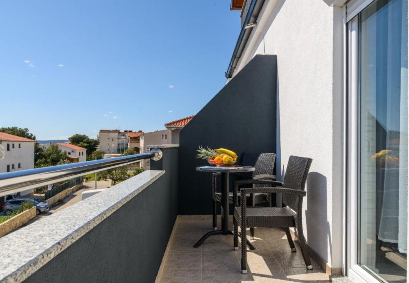 Appartement à Okrug Gornji - Appartement dans Okrug Gornji avec vue mer, Balcon, Climatisation, WIFI (5134-5)