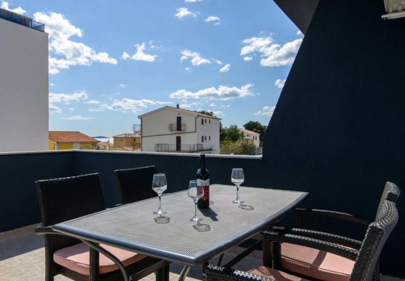 Appartement à Okrug Gornji - Appartement dans Okrug Gornji avec vue mer, terrasse, Climatisation, WIFI (5134-4)