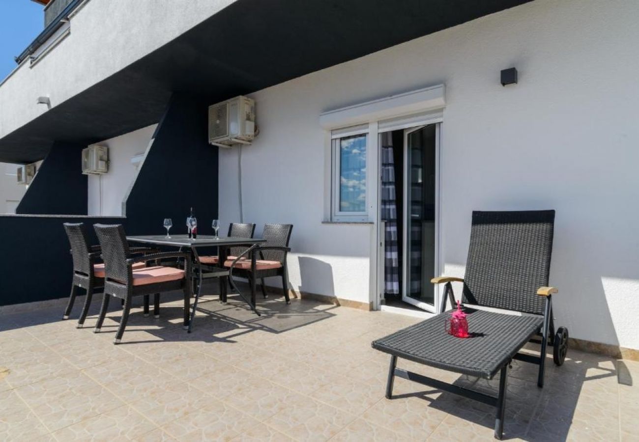 Appartement à Okrug Gornji - Appartement dans Okrug Gornji avec vue mer, terrasse, Climatisation, WIFI (5134-4)