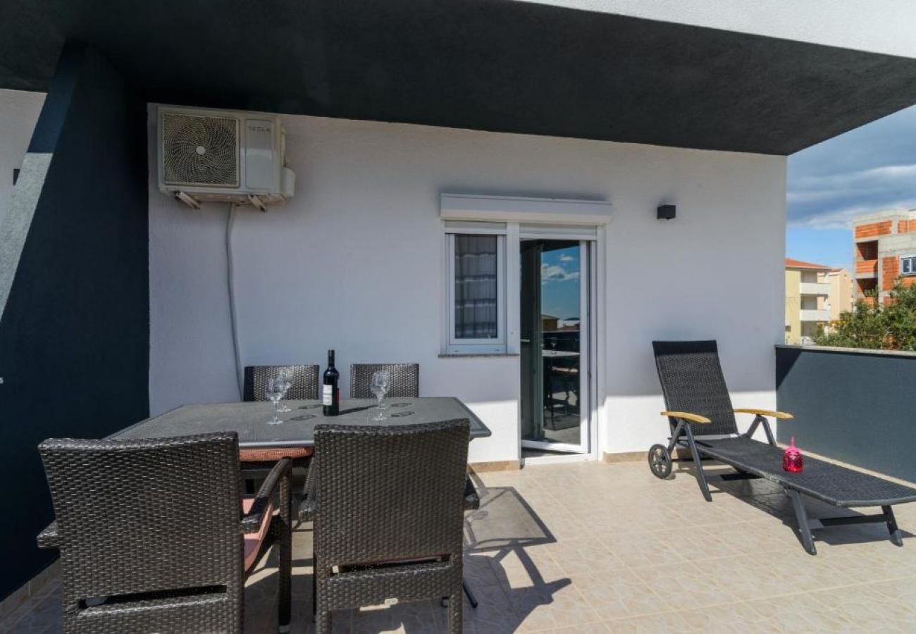 Appartement à Okrug Gornji - Appartement dans Okrug Gornji avec vue mer, terrasse, Climatisation, WIFI (5134-4)