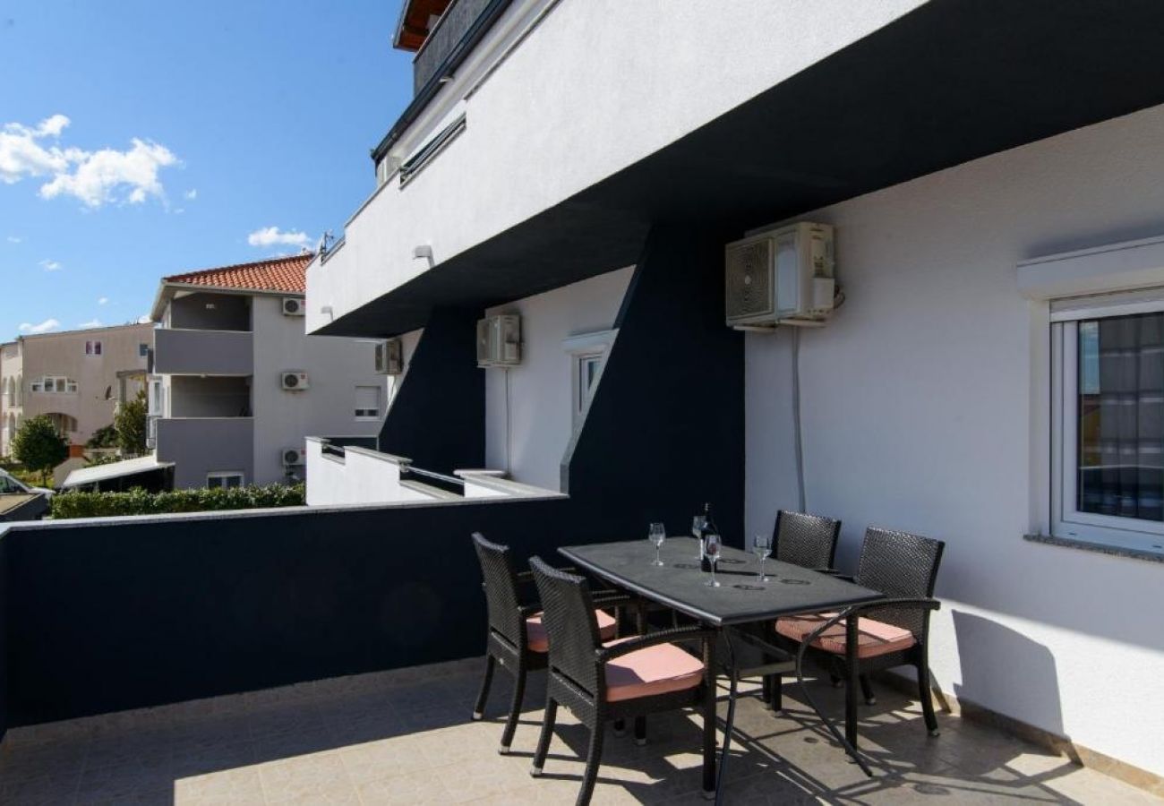 Appartement à Okrug Gornji - Appartement dans Okrug Gornji avec vue mer, terrasse, Climatisation, WIFI (5134-4)