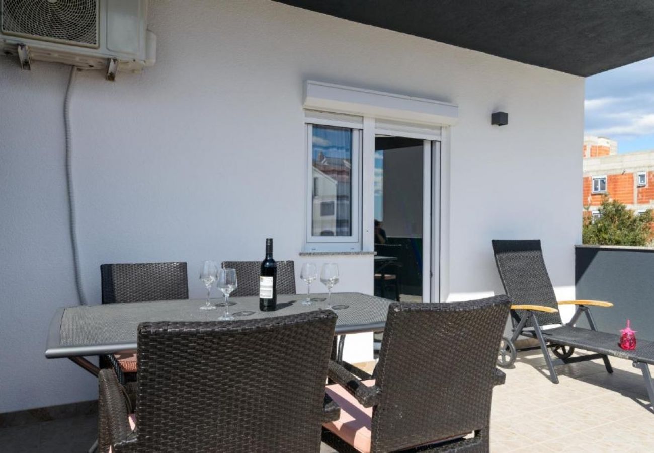 Appartement à Okrug Gornji - Appartement dans Okrug Gornji avec vue mer, terrasse, Climatisation, WIFI (5134-4)