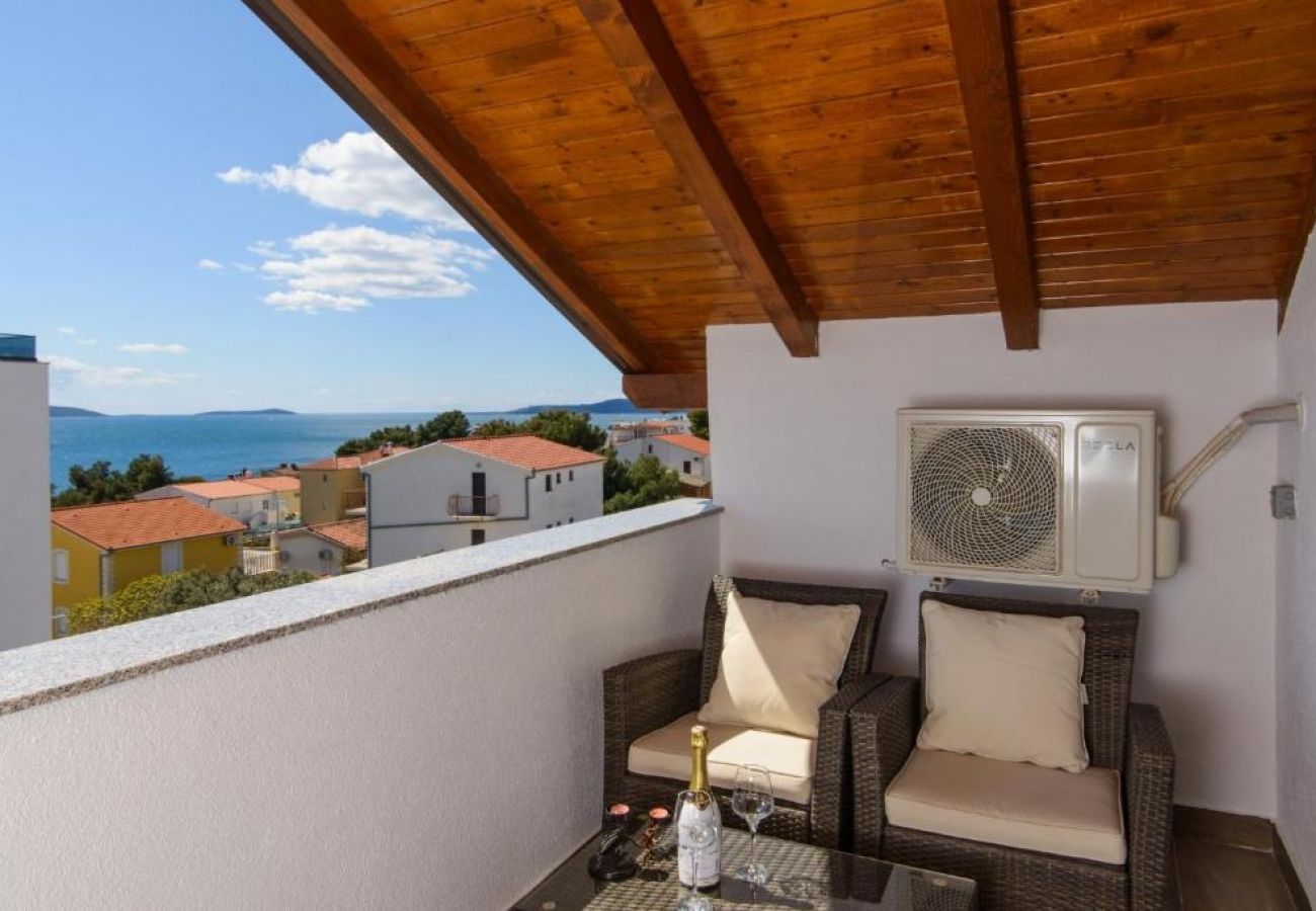 Appartement à Okrug Gornji - Appartement dans Okrug Gornji avec vue mer, Balcon, Climatisation, WIFI (5134-3)