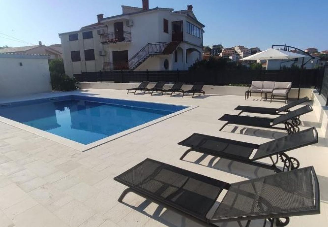 Appartement à Seget Vranjica - Appartement dans Seget Vranjica avec vue mer, terrasse, Climatisation, WIFI (5142-4)