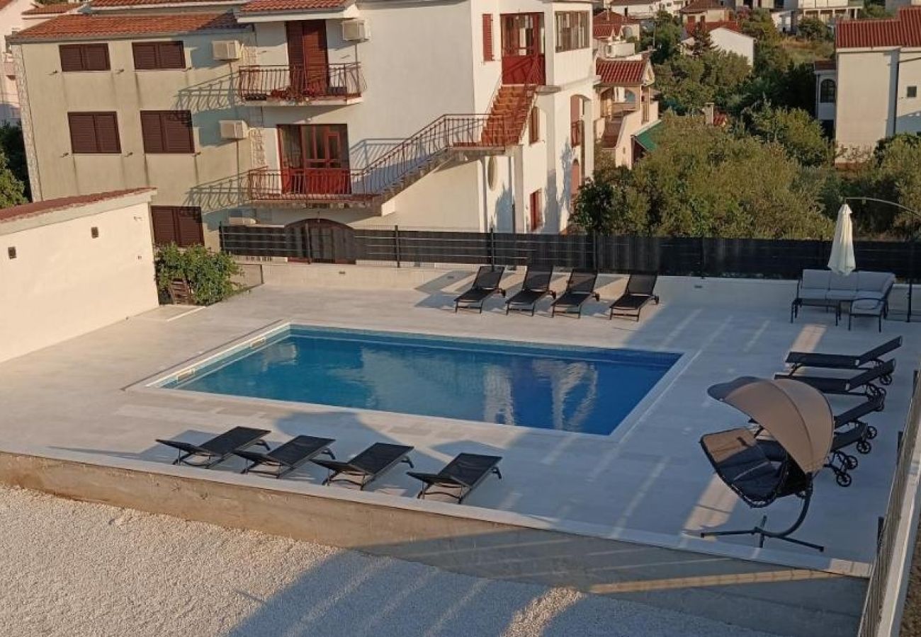 Appartement à Seget Vranjica - Appartement dans Seget Vranjica avec vue mer, terrasse, Climatisation, WIFI (5142-4)