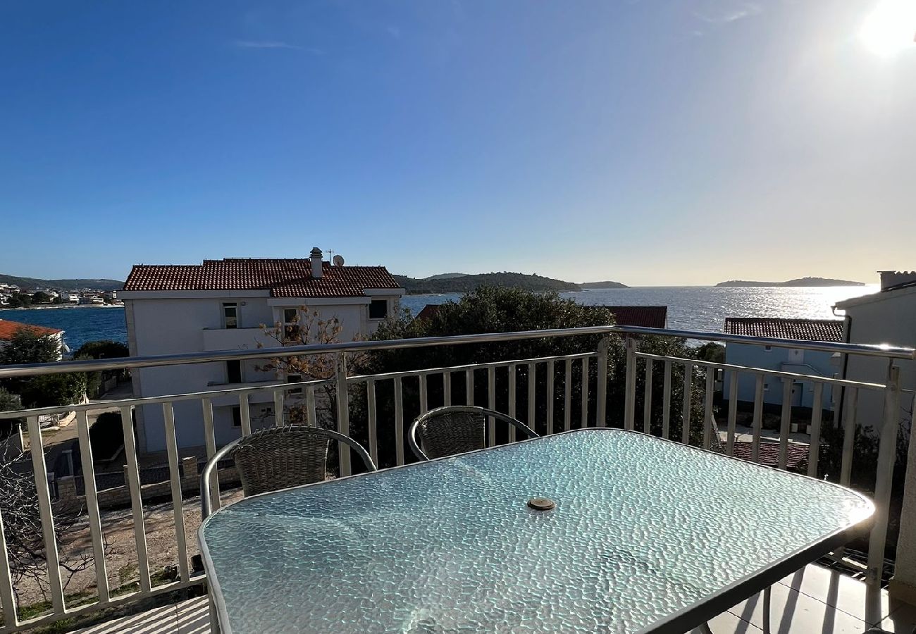 Appartement à Rogoznica - Appartement dans Rogoznica avec vue mer, Balcon, Climatisation, WIFI (5148-3)