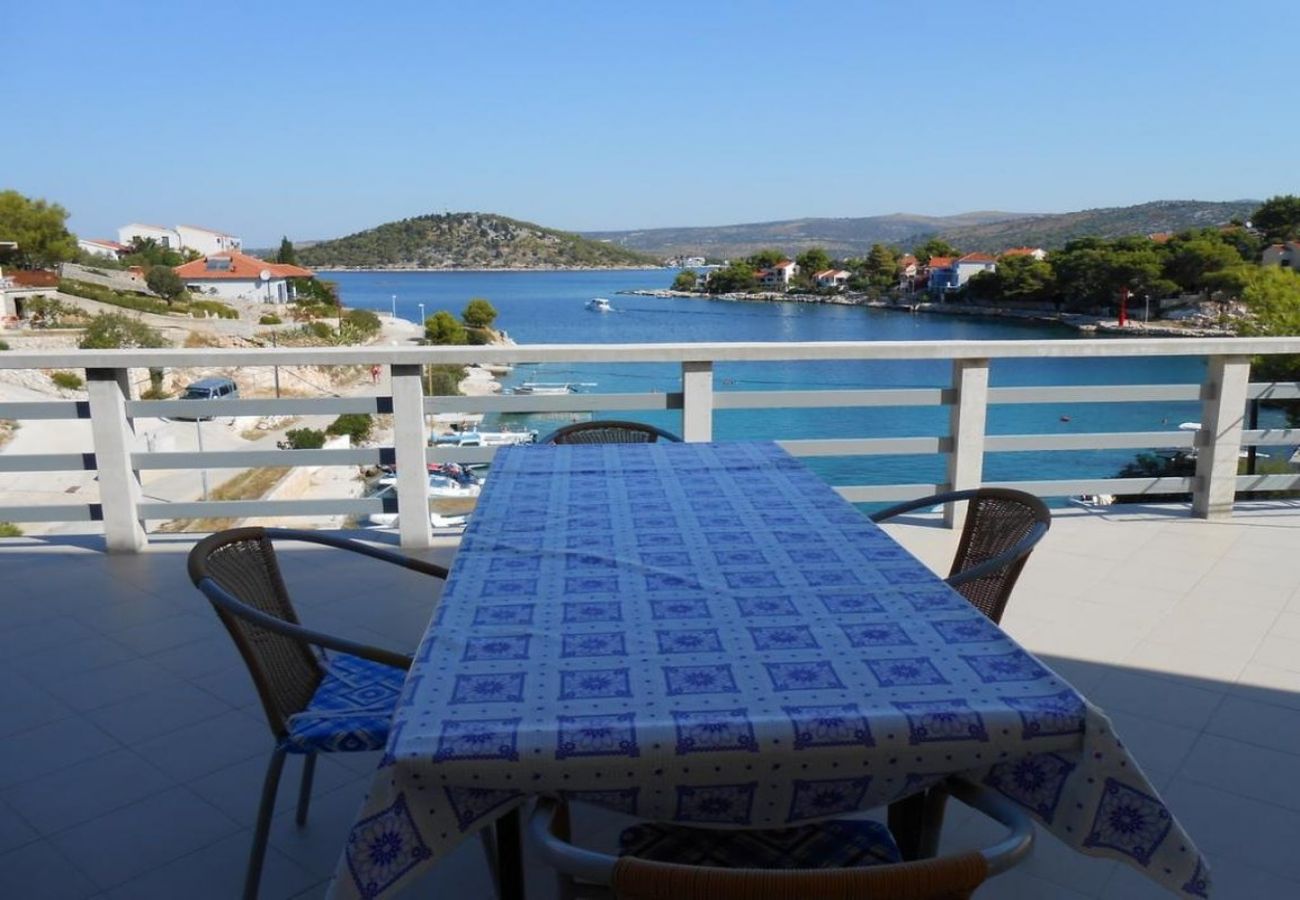 Appartement à Ražanj - Appartement dans Ražanj avec vue mer, terrasse, Climatisation, WIFI (5150-1)