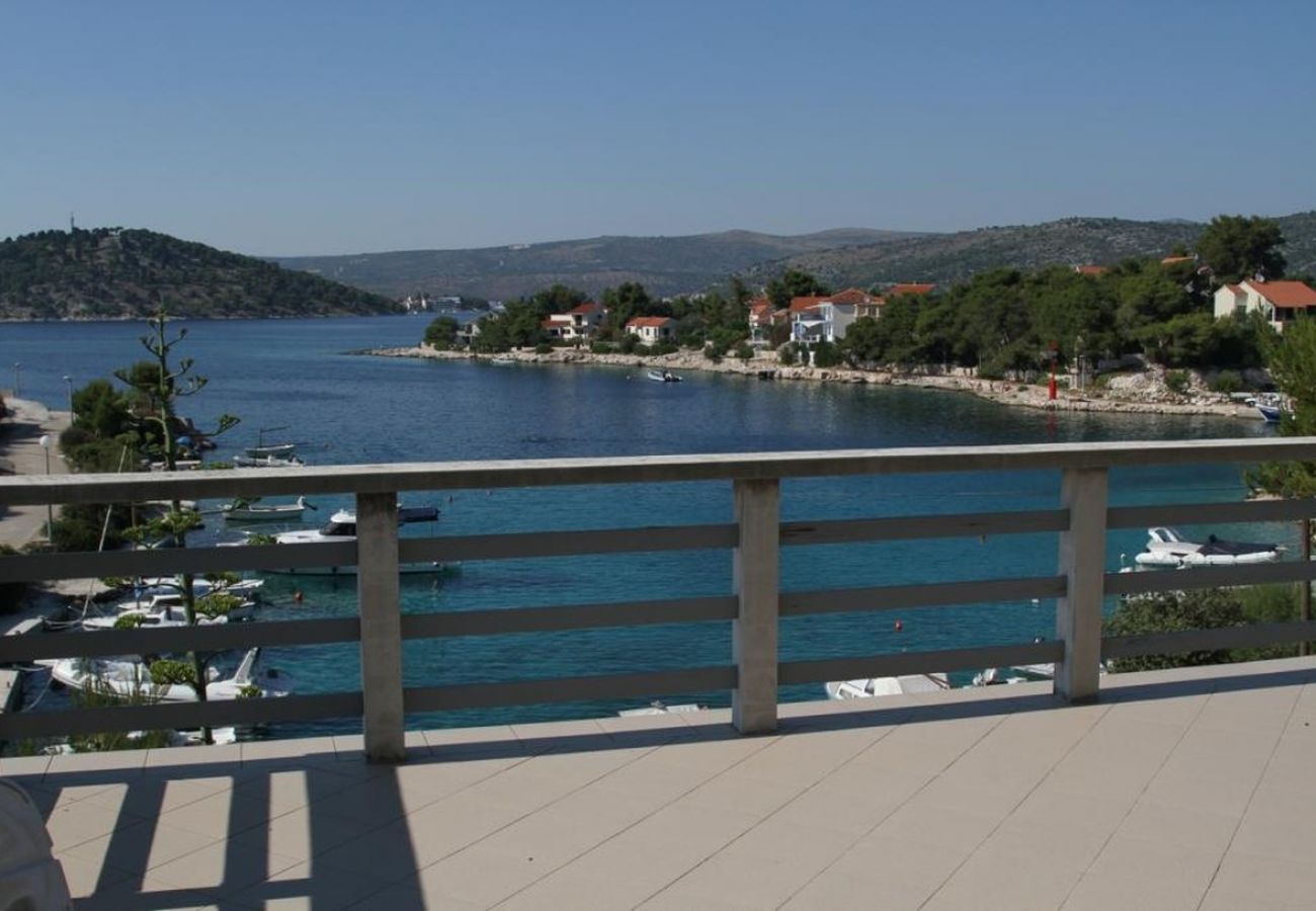 Appartement à Ražanj - Appartement dans Ražanj avec vue mer, terrasse, Climatisation, WIFI (5150-1)