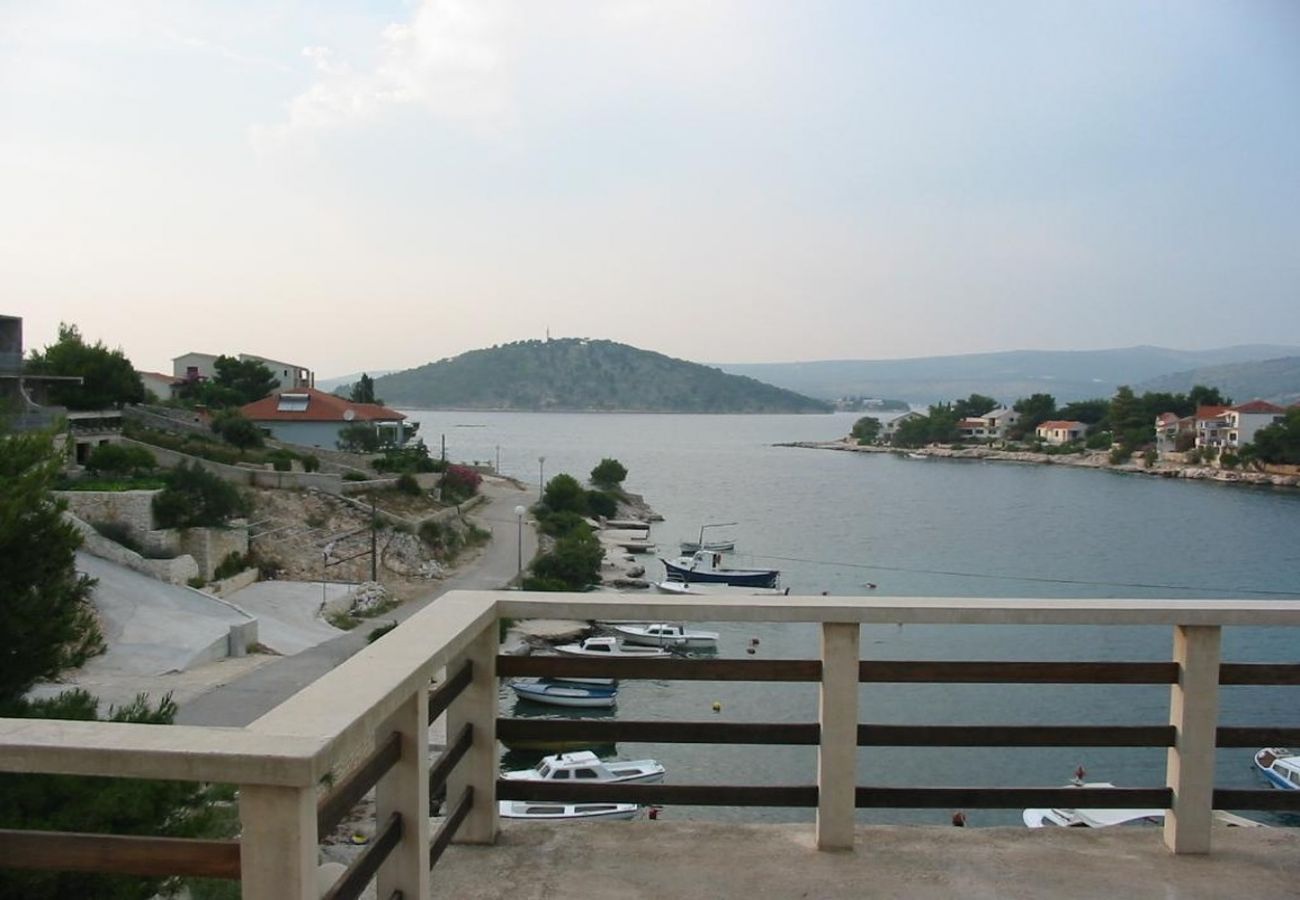 Appartement à Ražanj - Appartement dans Ražanj avec vue mer, terrasse, Climatisation, WIFI (5150-1)