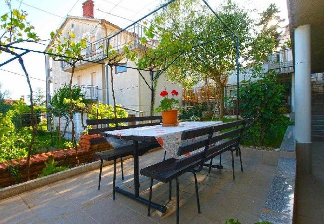 Appartement à Pula - Appartement dans Pula avec terrasse, Climatisation, WIFI, Machine à laver (633-6) Appartement à Pula - Appartement dans Pula avec terrasse, Climatisation, WIFI, Machine à laver (633-6)