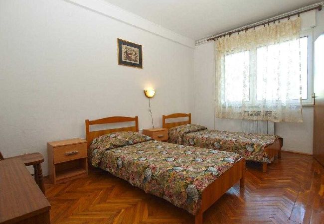 Appartement à Pula - Appartement dans Pula avec terrasse, Climatisation, WIFI, Machine à laver (633-6) Appartement à Pula - Appartement dans Pula avec terrasse, Climatisation, WIFI, Machine à laver (633-6)