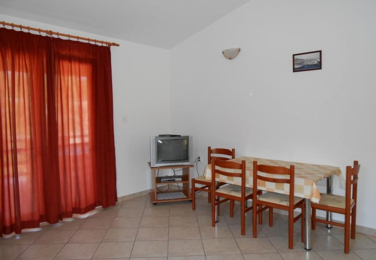 Appartement à Ražanj - Appartement dans Ražanj avec vue mer, Balcon, Climatisation, WIFI (5150-4)