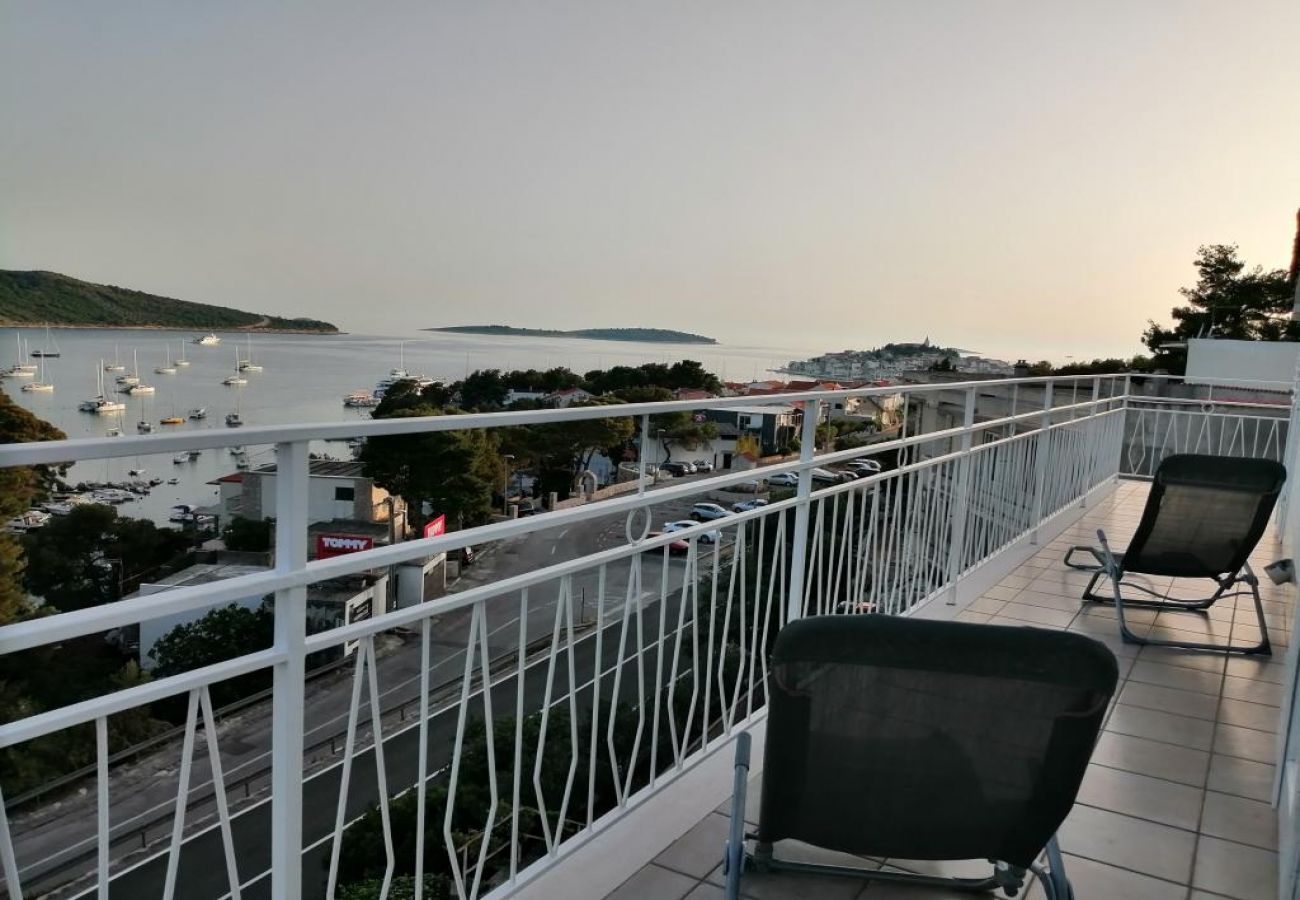 Appartement à Primošten - Appartement dans Primošten avec vue mer, terrasse, Climatisation, WIFI (5162-2)