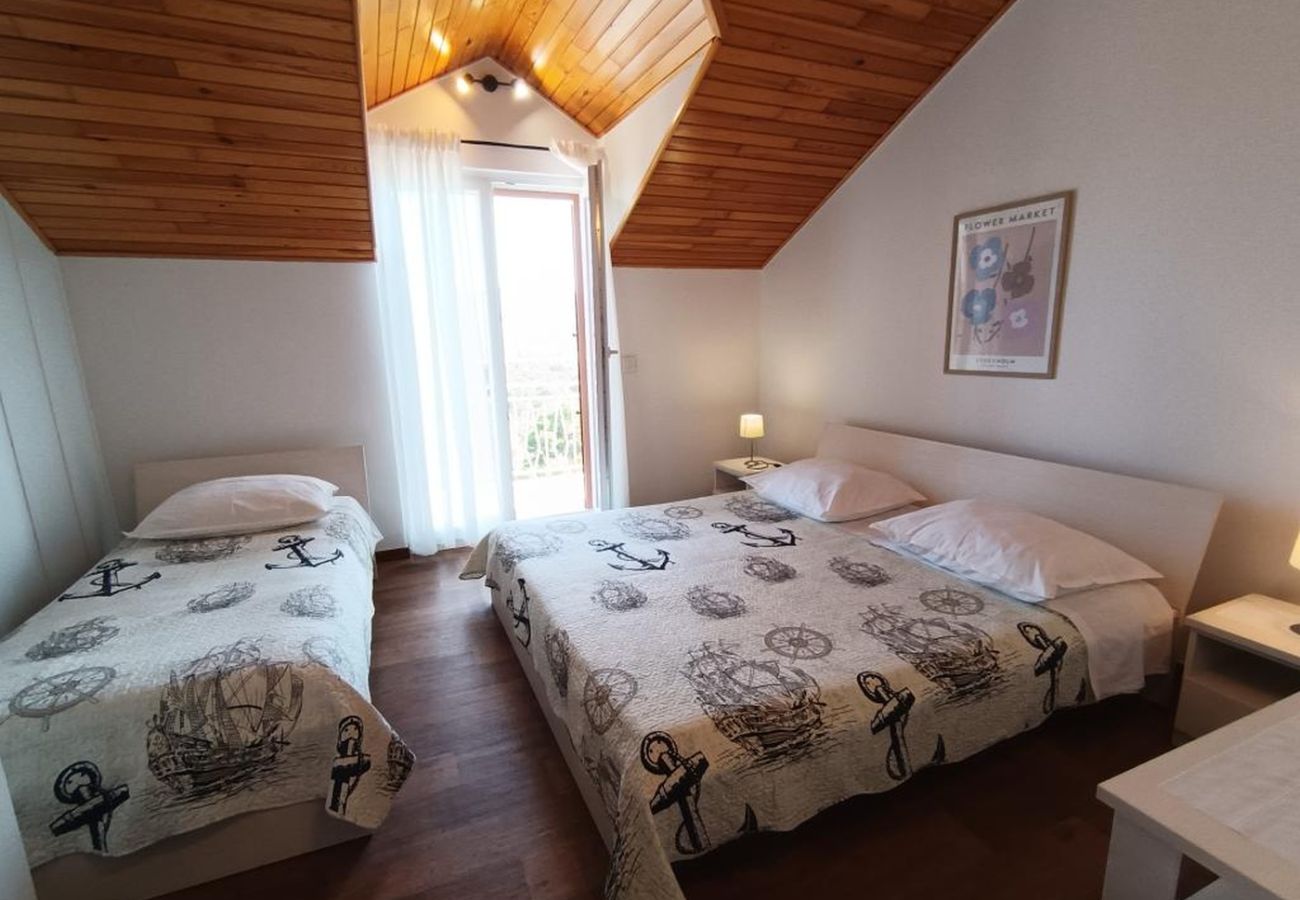 Appartement à Primošten - Appartement dans Primošten avec vue mer, terrasse, Climatisation, WIFI (5162-2)