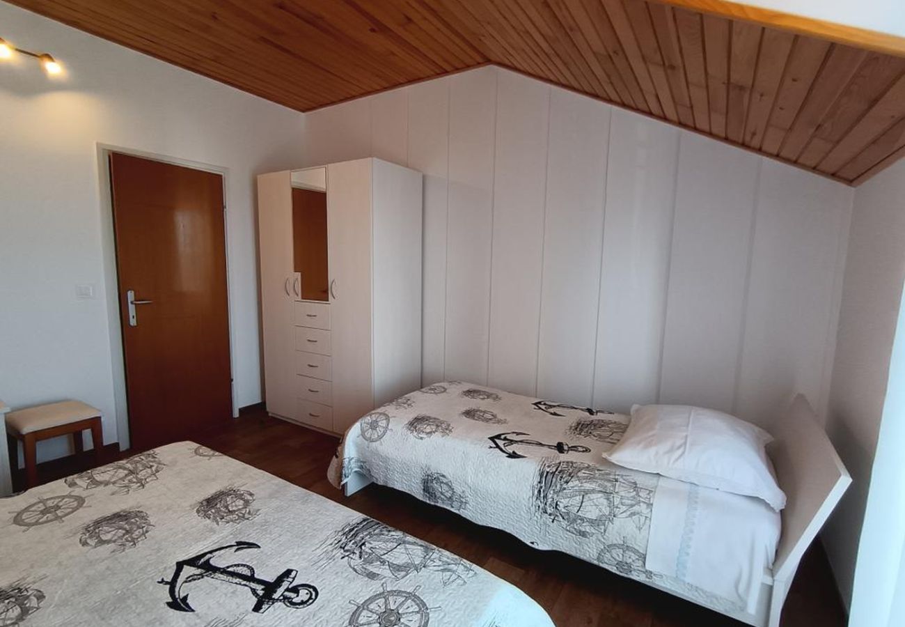 Appartement à Primošten - Appartement dans Primošten avec vue mer, terrasse, Climatisation, WIFI (5162-2)